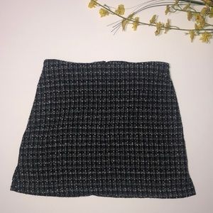 Cute black and white plaid skirt with slit!